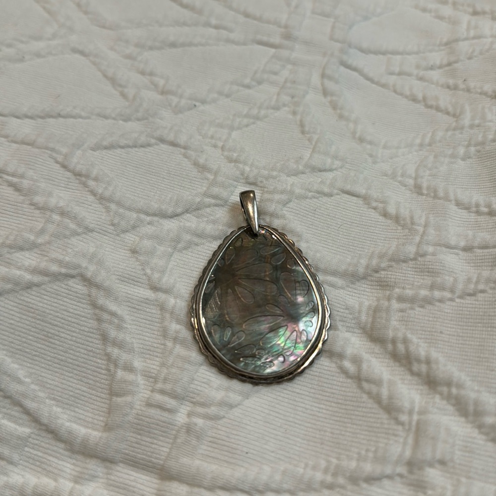 Silpada sterling silver mother of pearl tear drop floral etched pendant